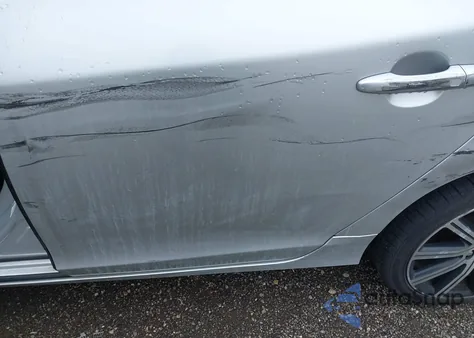 2014 Volvo S60 T5 z USA, uszkodzony, nr VIN YV1612FS8E2271678